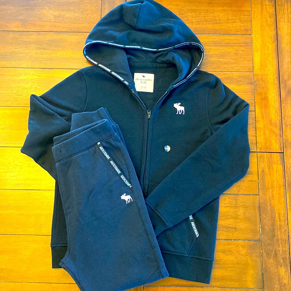Boys’ Abercrombie Full-Zip Logo Hoodie and Matching Joggers. Black. Size 13/14